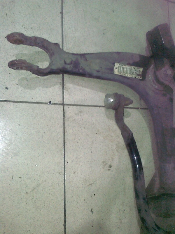 носач преден ляв за Пежо 407 2.2 16В