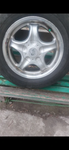 Гуми с джанти Kumho 205/65R15, снимка 3 - Гуми и джанти - 48009097