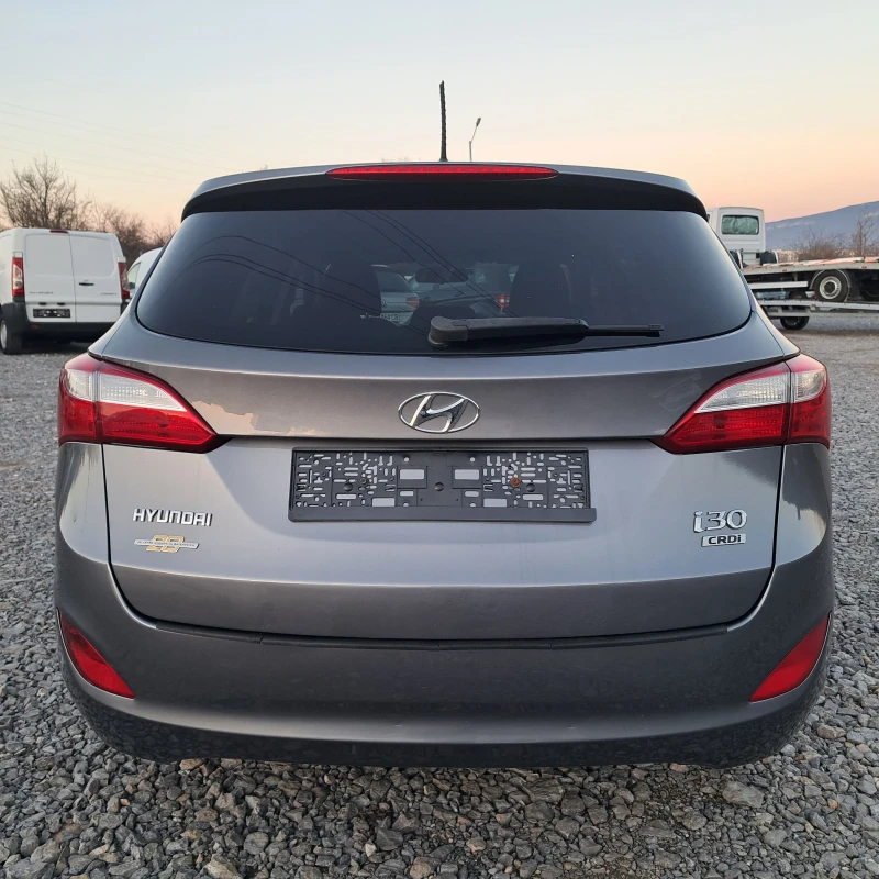 Hyundai I30 1.6 CRDI, снимка 4 - Автомобили и джипове - 49354694