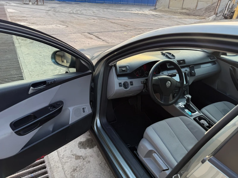 VW Passat автомат, подгрев, NAVI, снимка 6 - Автомобили и джипове - 49435817