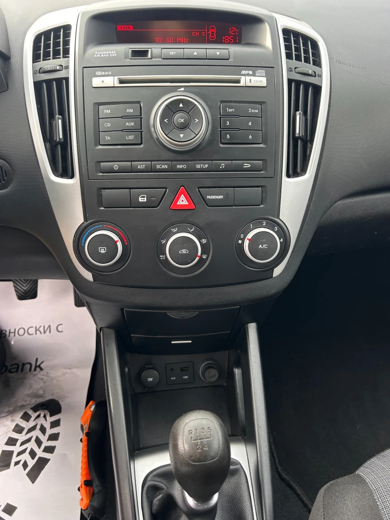 Kia Ceed 1.4i EURO 5, снимка 14 - Автомобили и джипове - 52037014