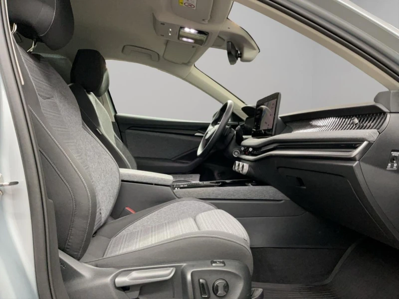 Skoda Superb 2.0TDI* DISTR* 360CAM* LED* CARPLAY* , снимка 11 - Автомобили и джипове - 52454820