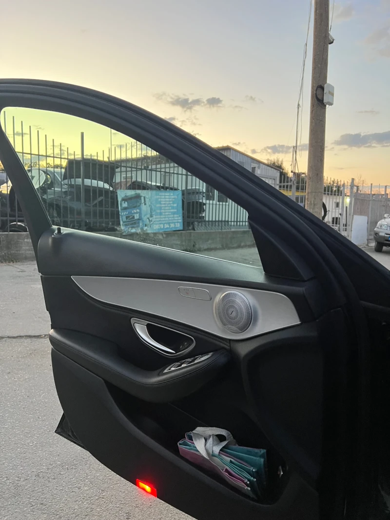 Mercedes-Benz C 220, снимка 8 - Автомобили и джипове - 52817336