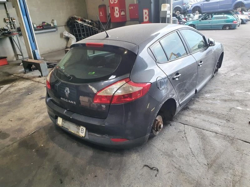 Renault Megane 1.5/1.9 DCi/1.6i , снимка 15 - Автомобили и джипове - 48320058