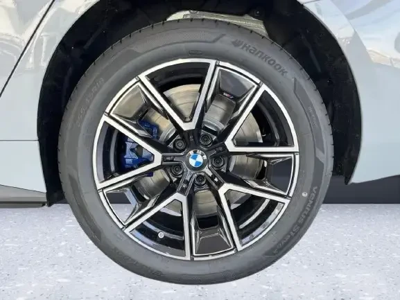 BMW i4 eDrive 35 Gran Coupe = M-Sport = Гаранция, снимка 4 - Автомобили и джипове - 53914959