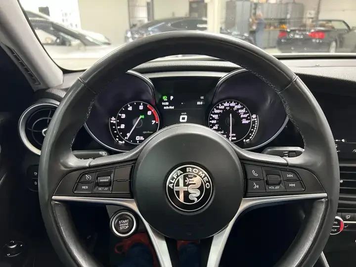 Alfa Romeo Giulia TI Q4 !PANO! !КАМЕРИ! #SPECIAL#, снимка 9 - Автомобили и джипове - 54962673