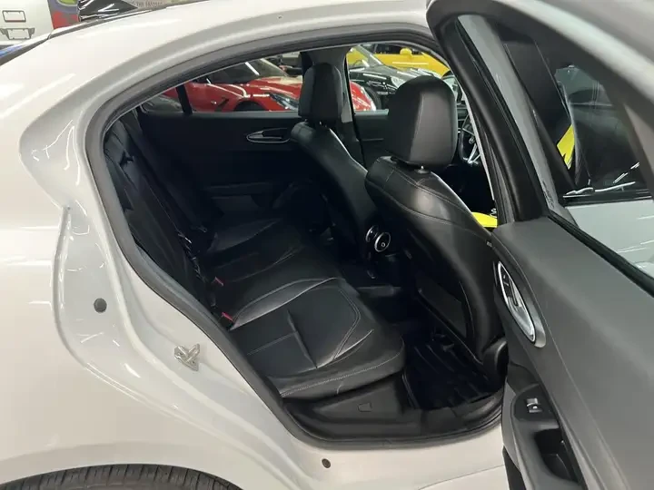 Alfa Romeo Giulia TI Q4 !PANO! !КАМЕРИ! #SPECIAL#, снимка 16 - Автомобили и джипове - 54962673