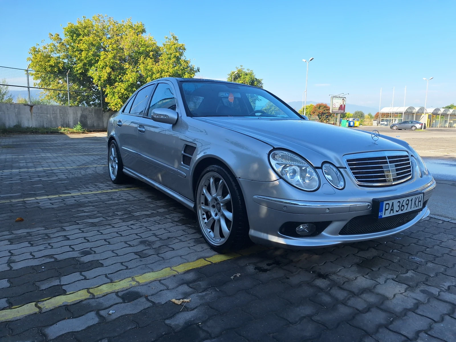 Mercedes-Benz E 55 AMG  - изображение 2