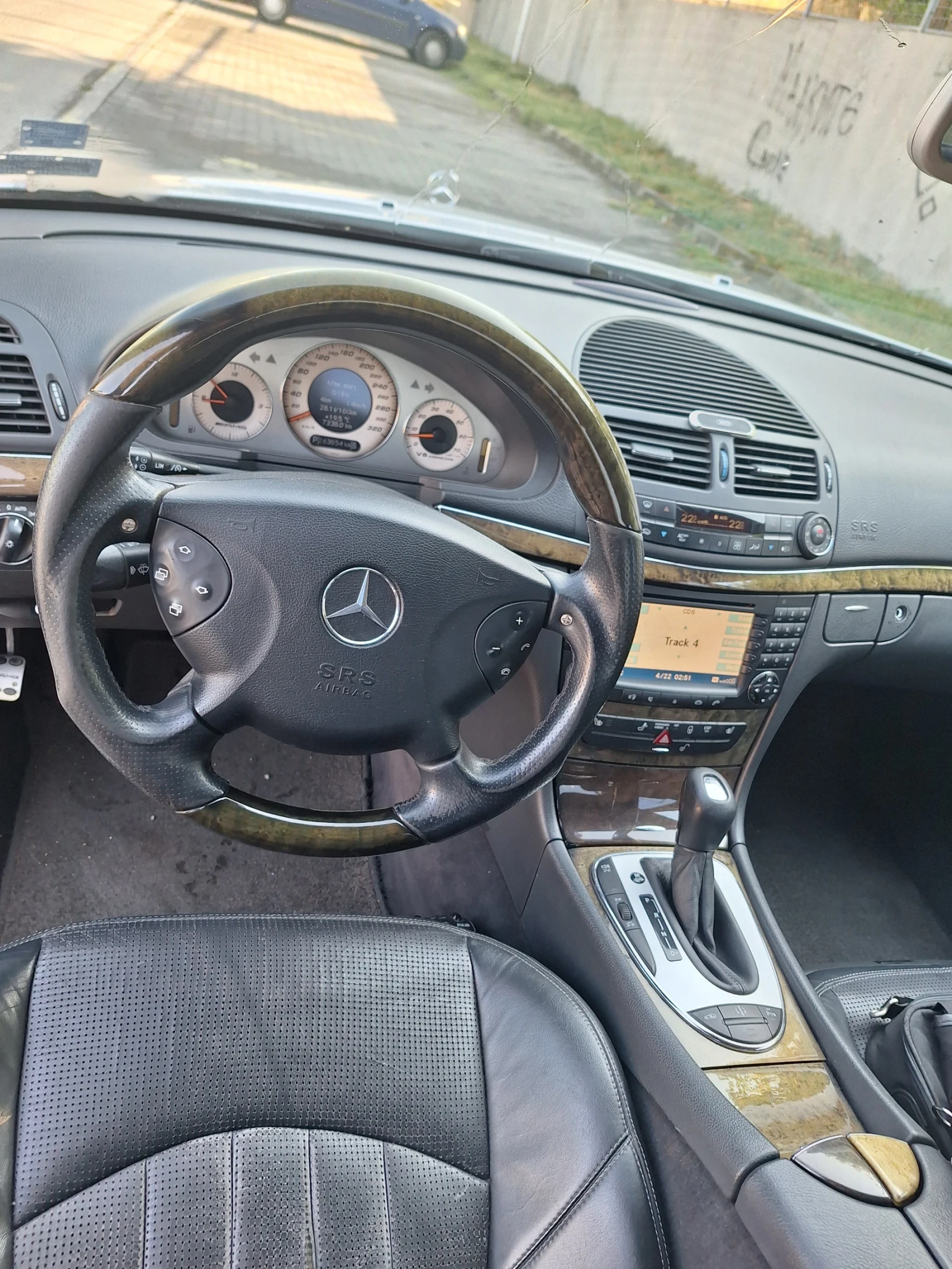 Mercedes-Benz E 55 AMG  | Mobile.bg   11