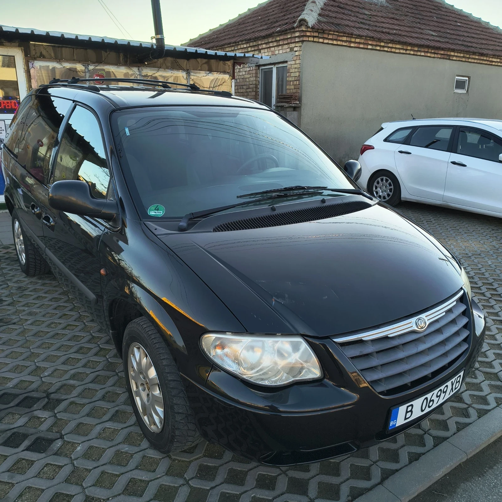 Chrysler Voyager 2.4 i , Климатик , 7 местен | Mobile.bg — изображение 1