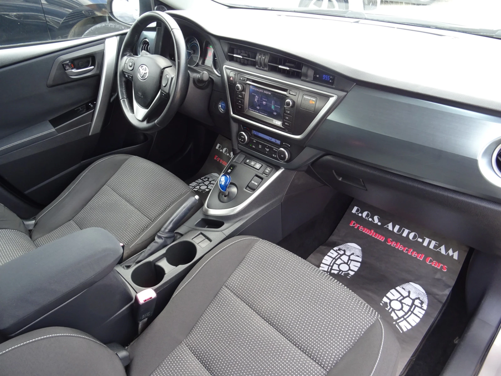 Toyota Auris 1.8h Active, снимка 14 - Автомобили и джипове - 53746287