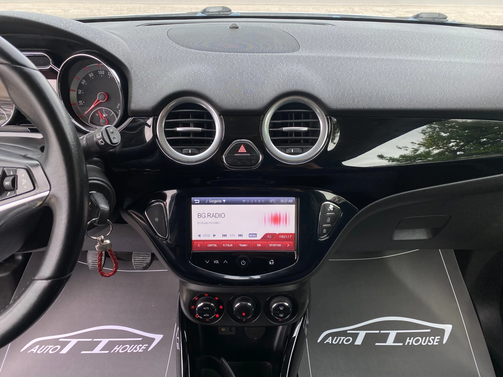 Opel Adam 1.4* LPG* , снимка 12 - Автомобили и джипове - 54629288