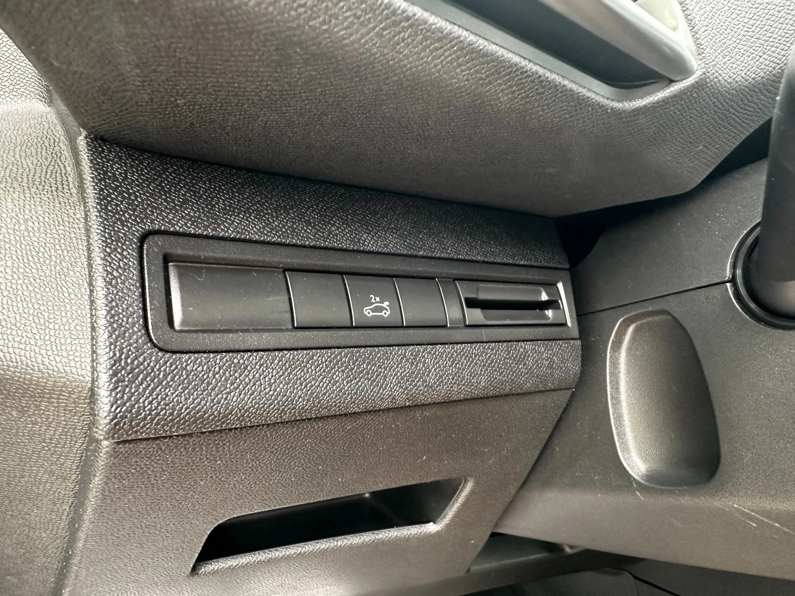 Peugeot 3008 1.5hdi/Allure/ГАРАНЦИЯ, снимка 16 - Автомобили и джипове - 54708002