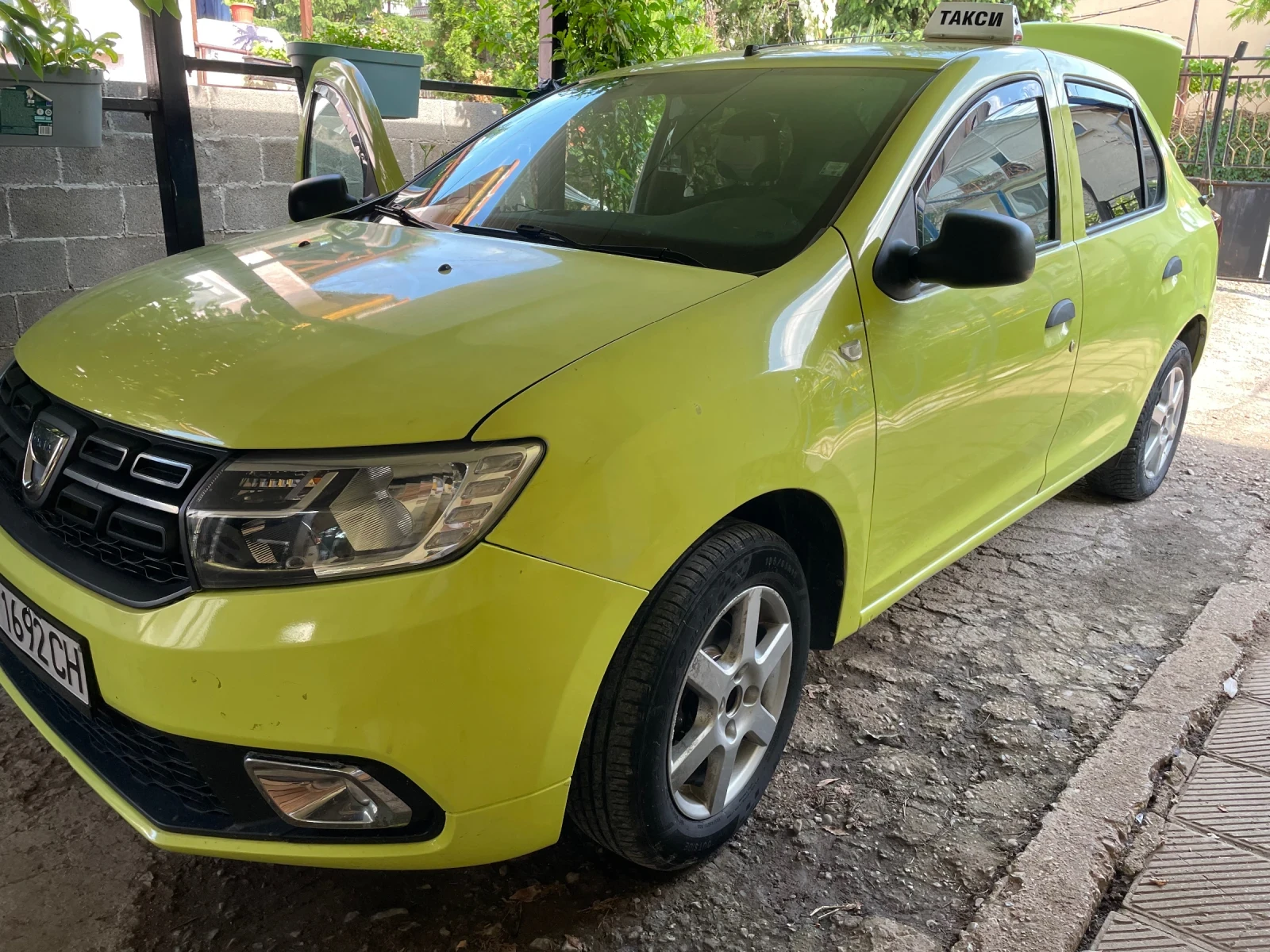 Dacia Logan 1.5 Diesel, снимка 3 - Автомобили и джипове - 54809778