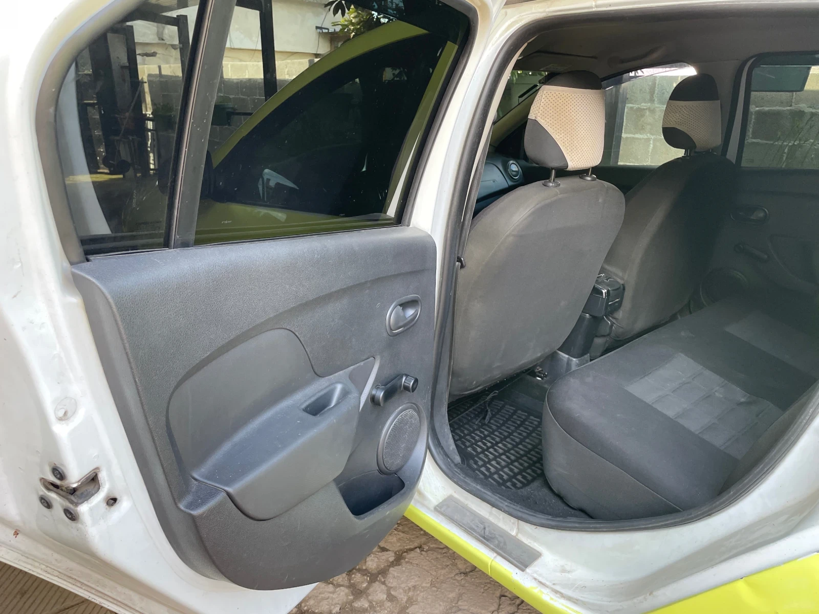 Dacia Logan 1.5 Diesel, снимка 9 - Автомобили и джипове - 54809778