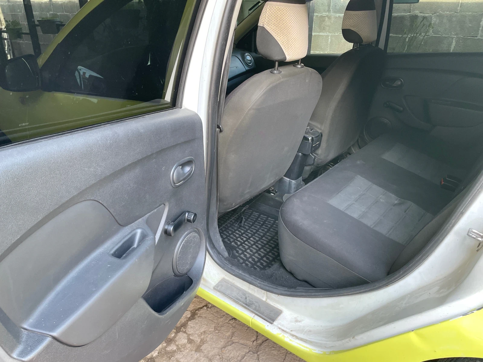 Dacia Logan 1.5 Diesel, снимка 8 - Автомобили и джипове - 54809778