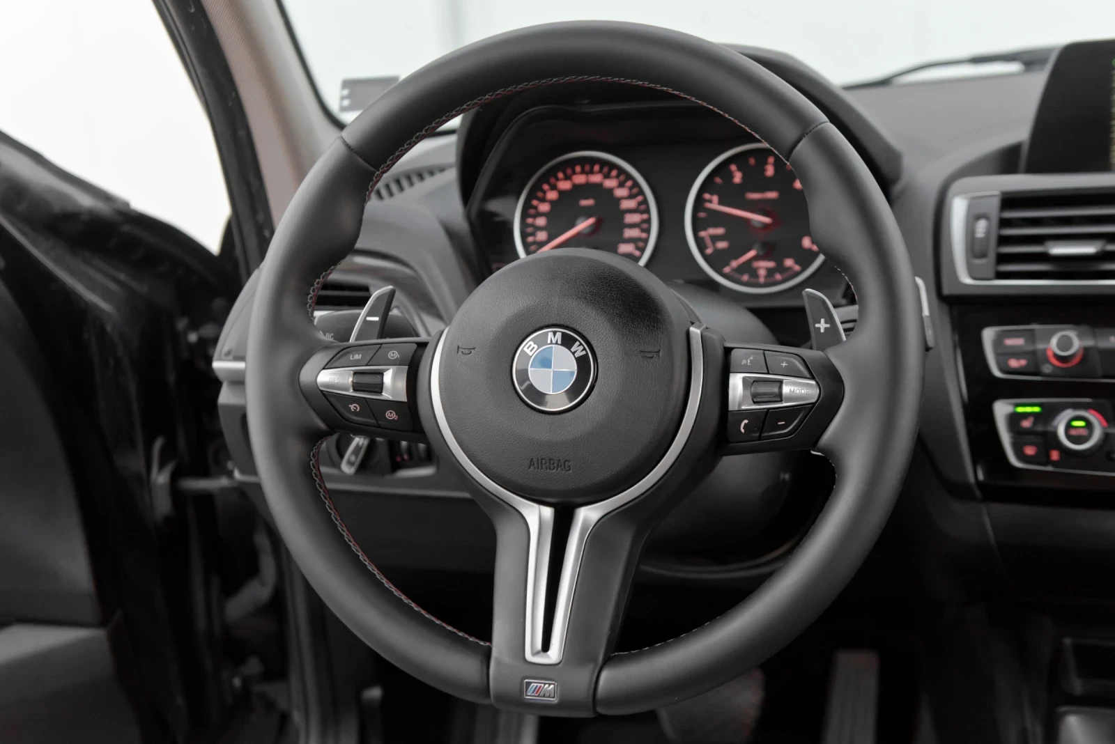 BMW 118 Bmw 118D* 150к.с* ПОДГРЕВ* КОЖА* , снимка 13 - Автомобили и джипове - 56002755
