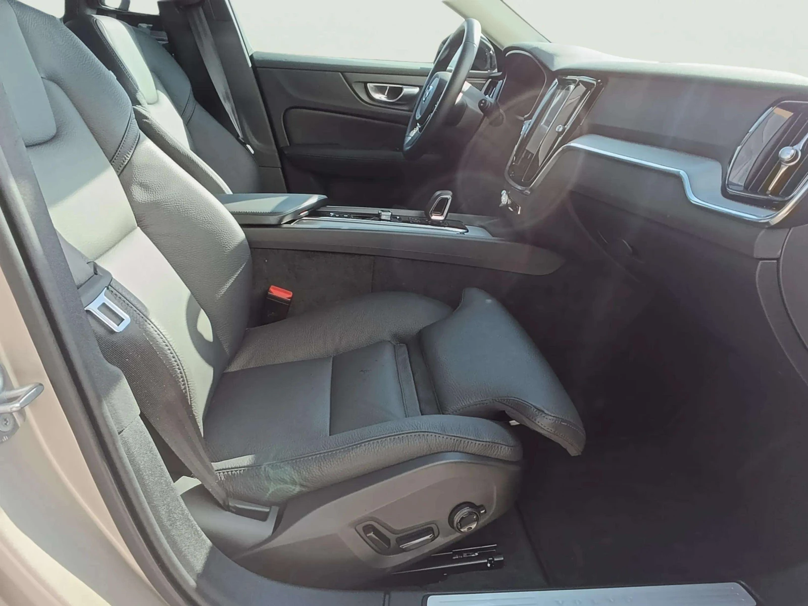 Volvo V60 2, 0, снимка 9 - Автомобили и джипове - 56273962