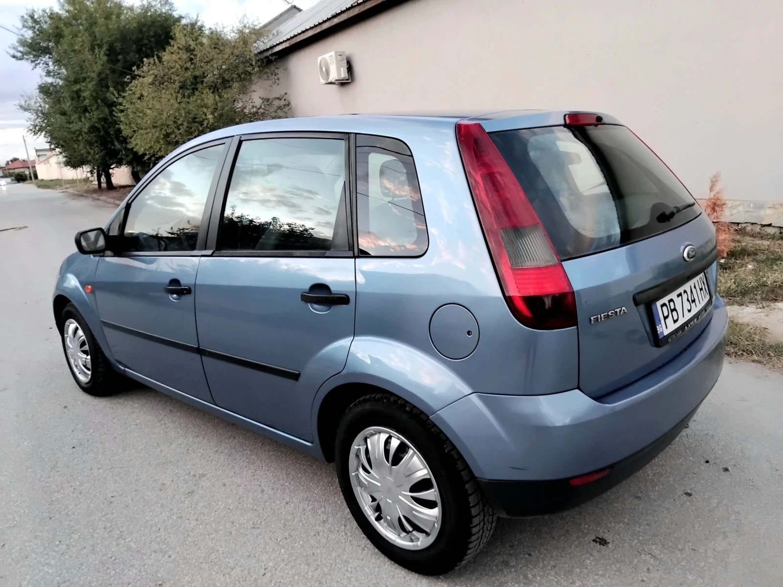 Ford Fiesta 1.3i.75k+ КЛИМА. БЕНЗИН , снимка 3 - Автомобили и джипове - 56316644