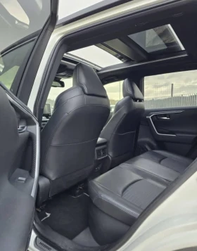 Toyota Rav4 Hybrid 2.5 AWD 2019г., снимка 9