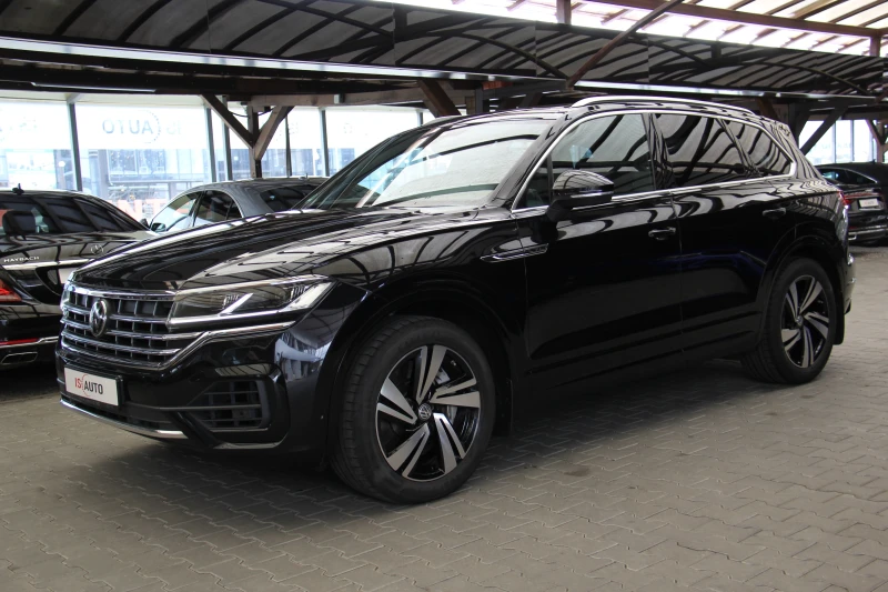 VW Touareg V8/RLine/Virtual/Distronic/Ambient/Pano/dYnAudio, снимка 1 - Автомобили и джипове - 47828375