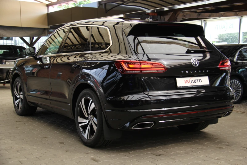 VW Touareg V8/RLine/Virtual/Distronic/Ambient/Pano/dYnAudio, снимка 6 - Автомобили и джипове - 47828375