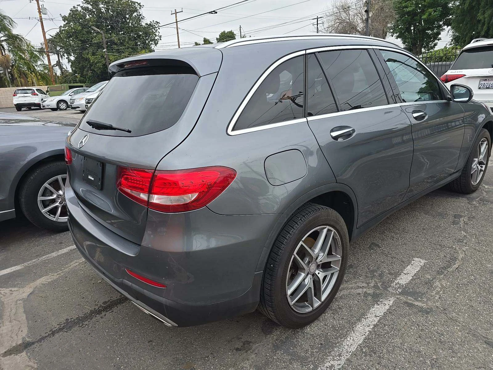 Mercedes-Benz GLC 300 AMG PACK* KEYLESS* PODGREV* PANORAMA*  - изображение 4