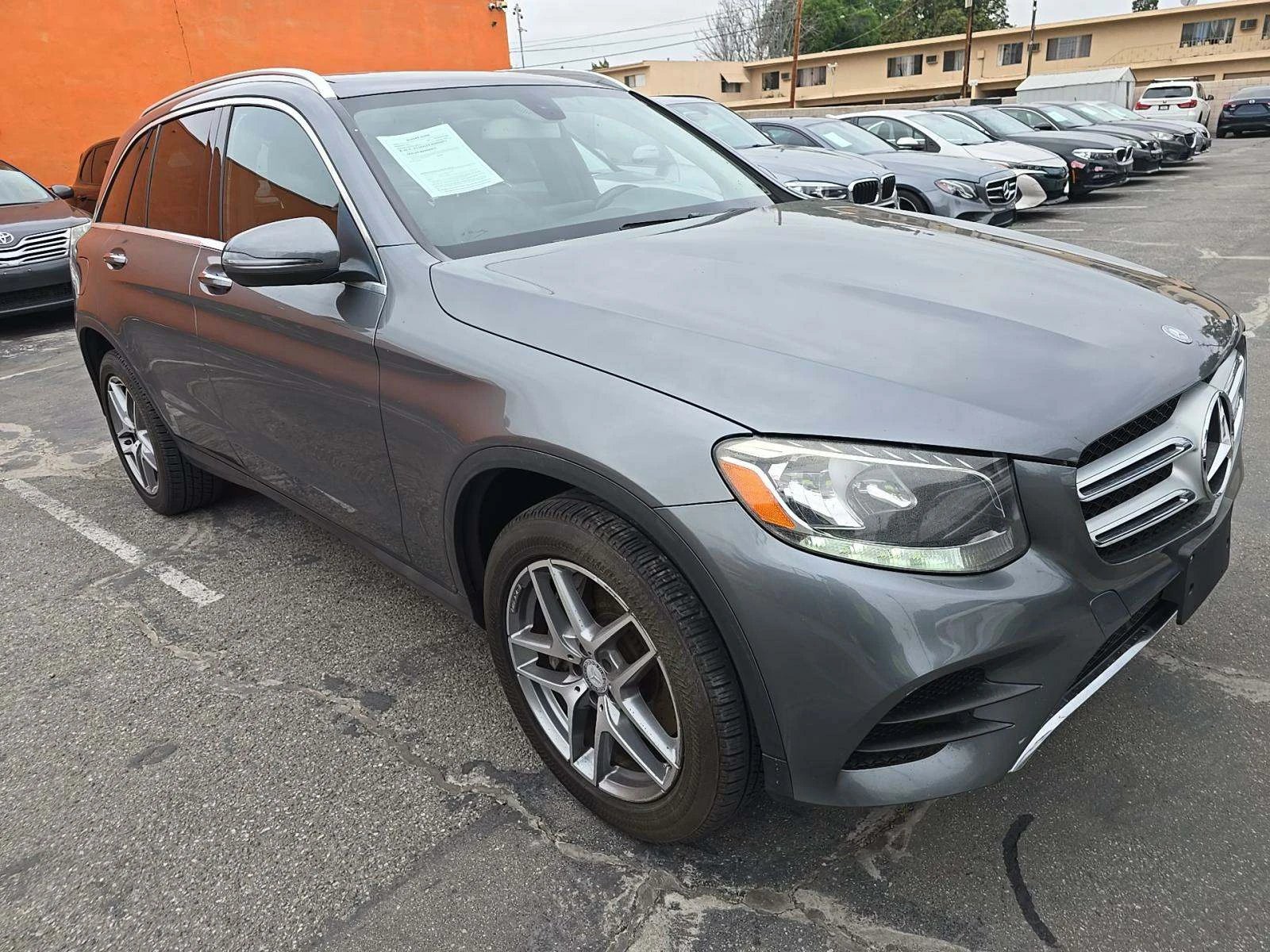 Mercedes-Benz GLC 300 AMG PACK* KEYLESS* PODGREV* PANORAMA*  - изображение 2