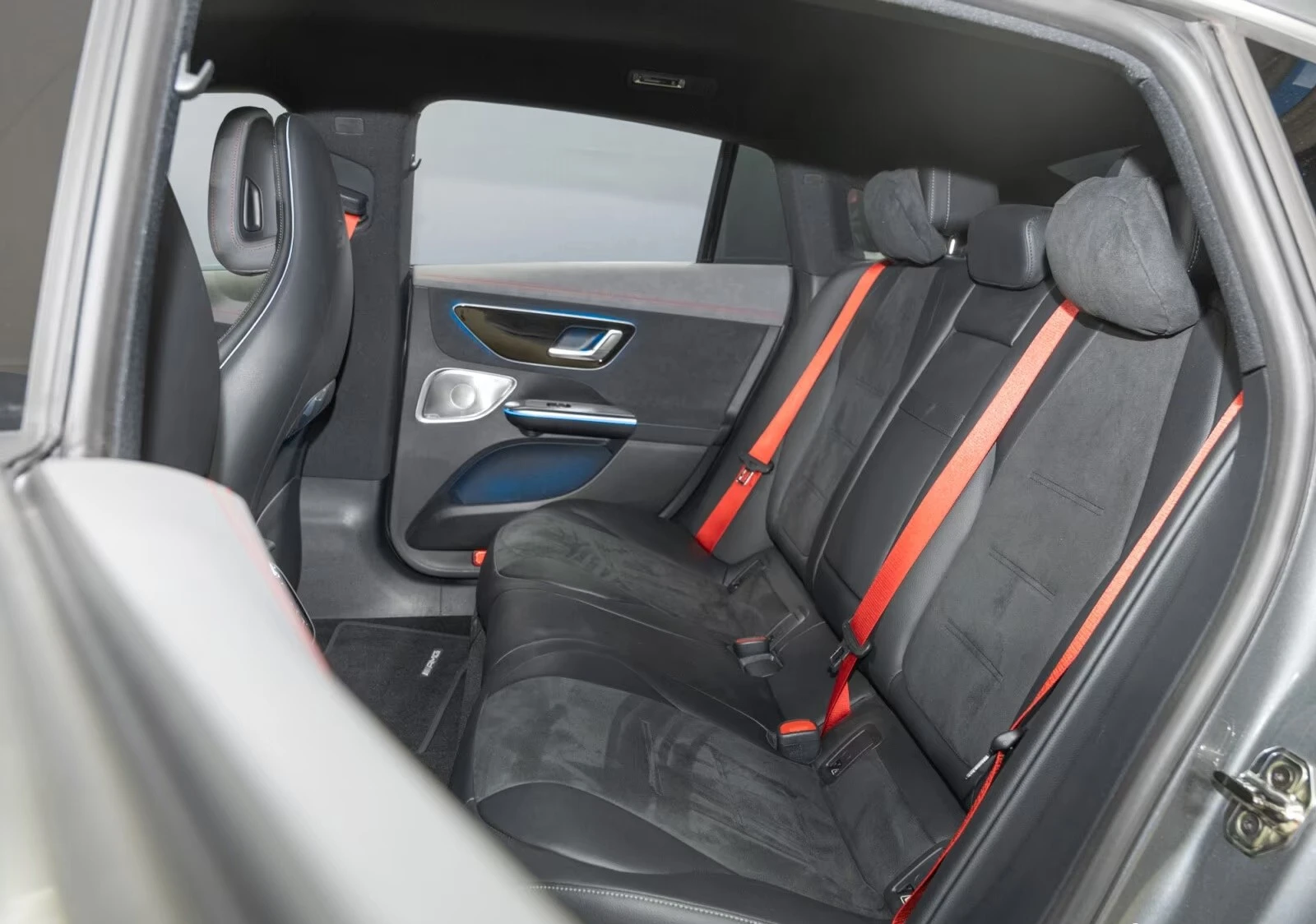 Mercedes-Benz EQE 53 AMG/4-MATIC/HYPERSCREEN/BURM/DISTRONIC/, снимка 15 - Автомобили и джипове - 53958236