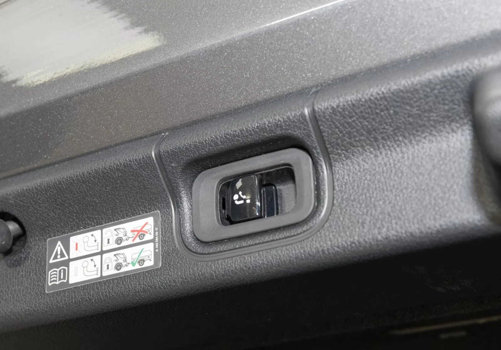 Mercedes-Benz EQE 53 AMG/4-MATIC/HYPERSCREEN/BURM/DISTRONIC/, снимка 17 - Автомобили и джипове - 53958236