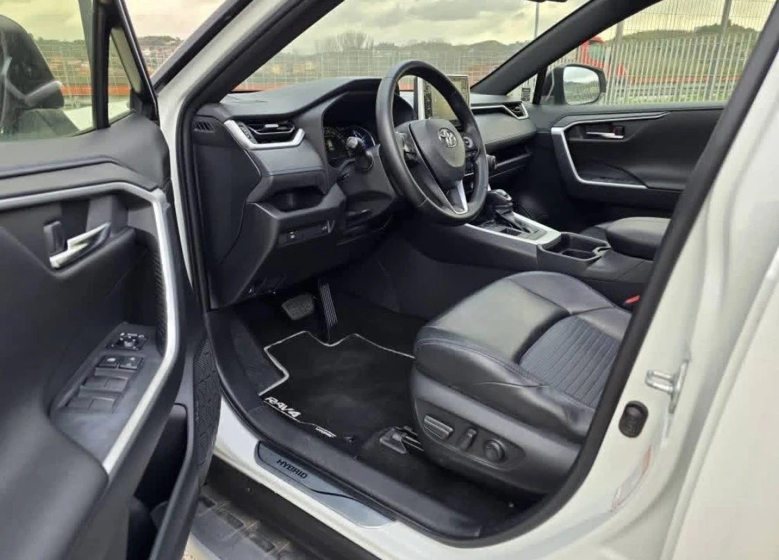 Toyota Rav4 Hybrid 2.5 AWD 2019г., снимка 8 - Автомобили и джипове - 54680827