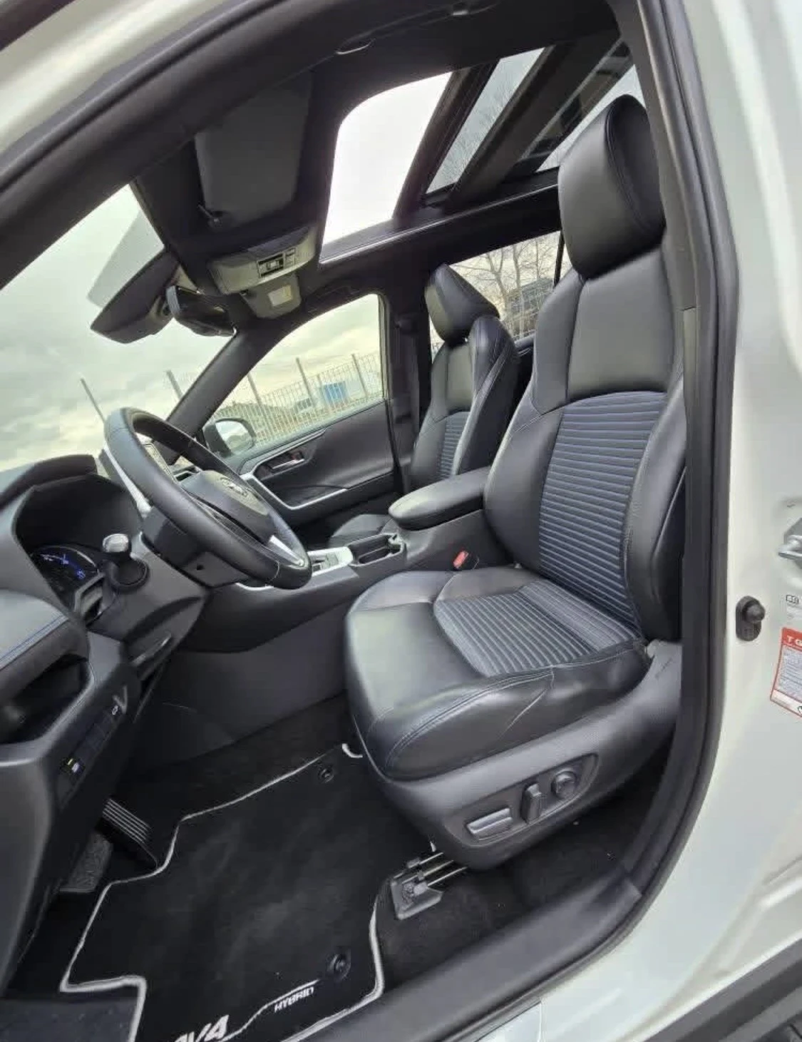 Toyota Rav4 Hybrid 2.5 AWD 2019г., снимка 10 - Автомобили и джипове - 54680827