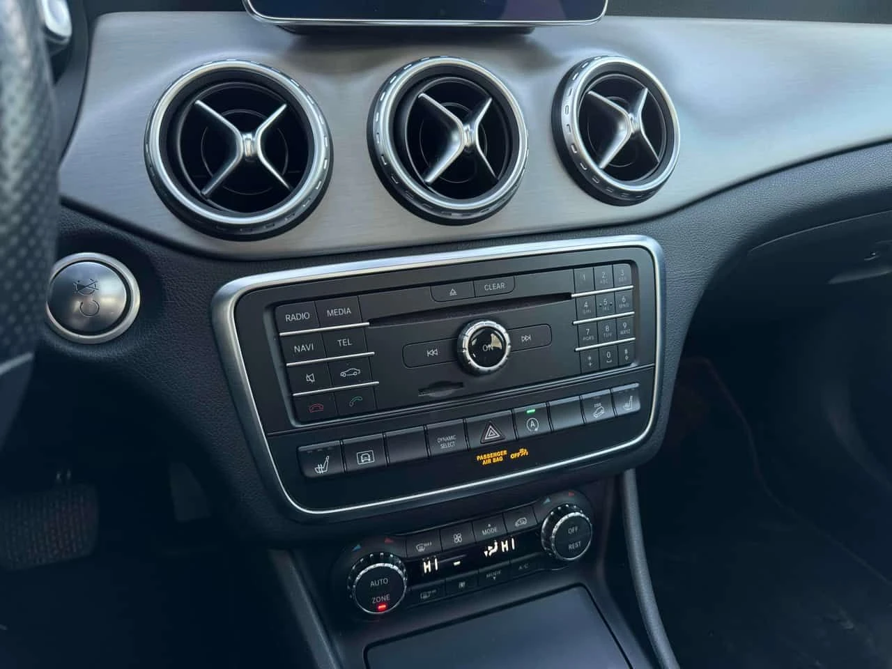 Mercedes-Benz GLA 250 * 4MATIC* AMBIENT* ПАНОРАМА* КАМЕРА* , снимка 14 - Автомобили и джипове - 54807469