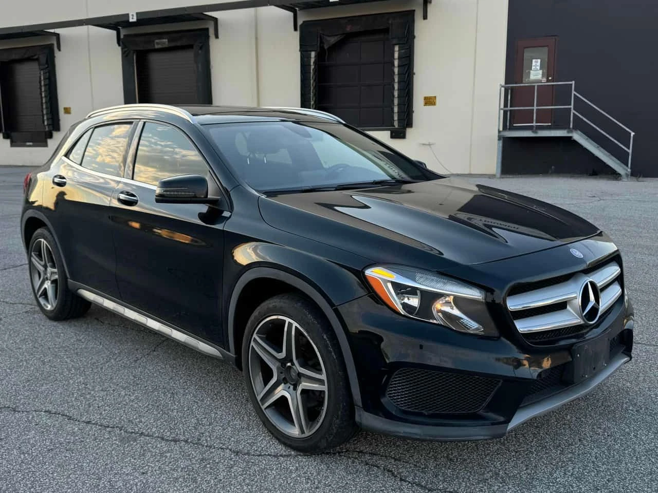 Mercedes-Benz GLA 250 * 4MATIC* AMBIENT* ПАНОРАМА* КАМЕРА* , снимка 2 - Автомобили и джипове - 54807469
