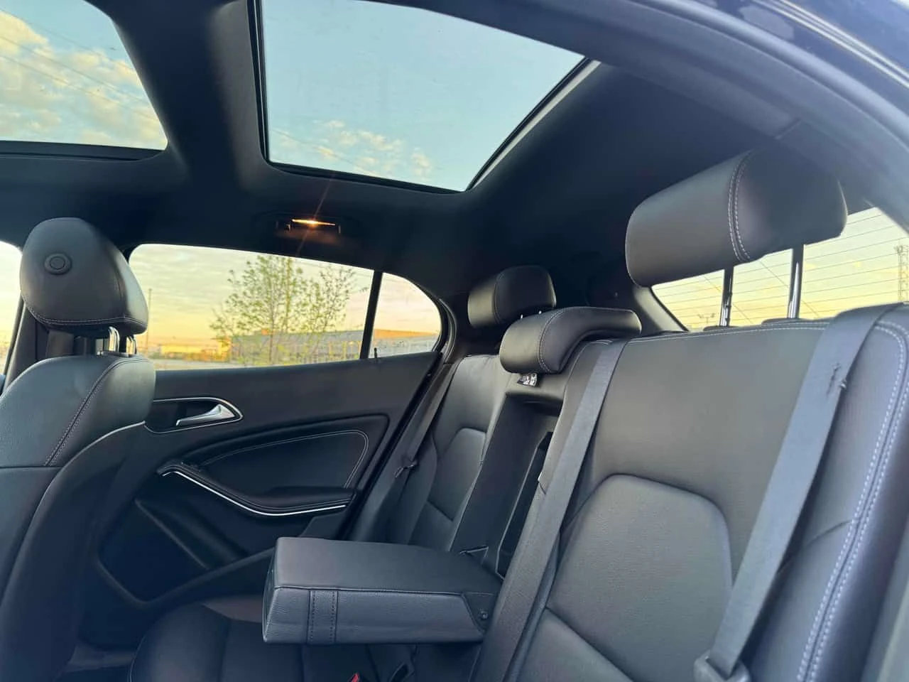 Mercedes-Benz GLA 250 * 4MATIC* AMBIENT* ПАНОРАМА* КАМЕРА* , снимка 15 - Автомобили и джипове - 54807469