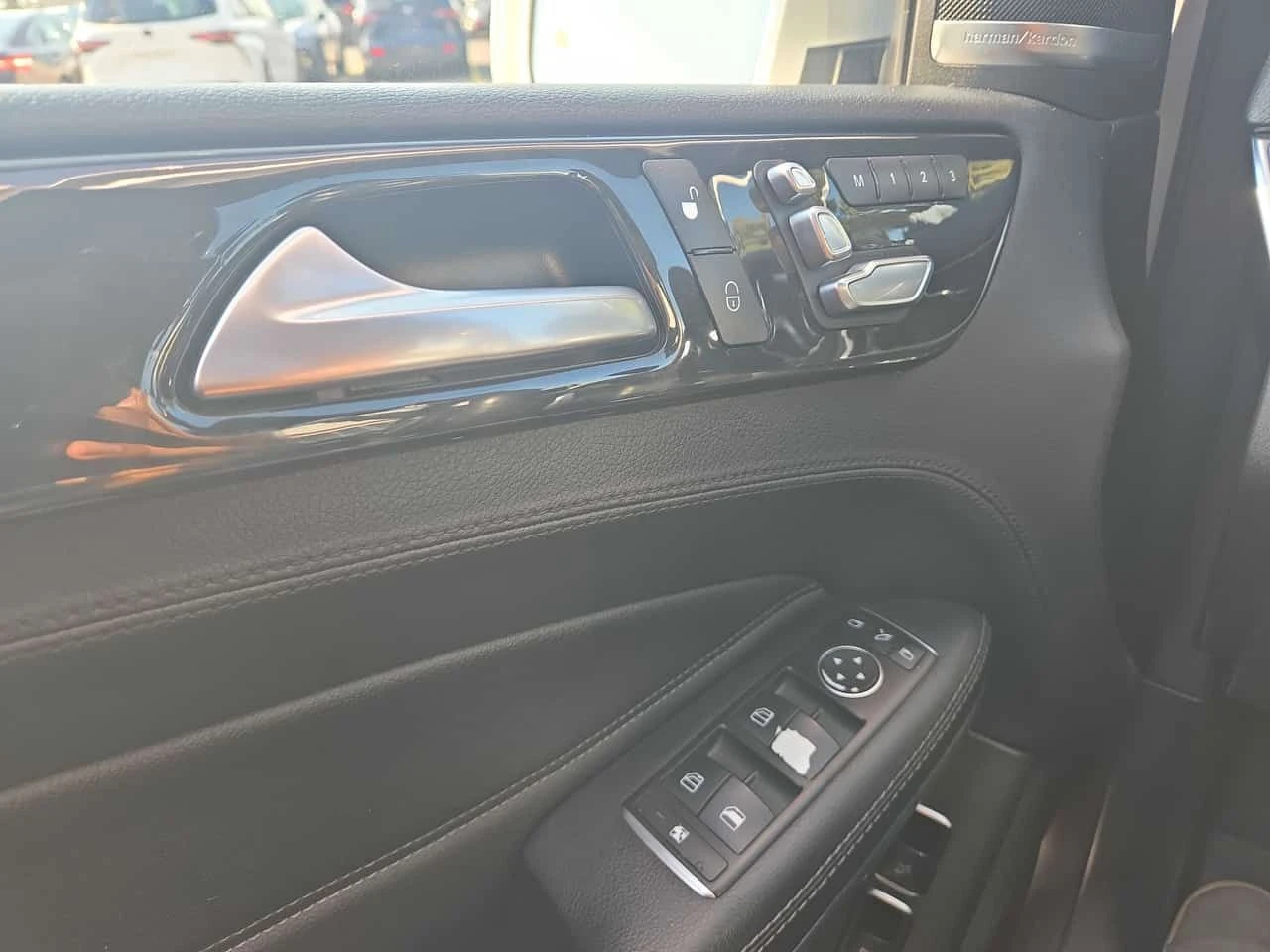 Mercedes-Benz GLS * 550 * ДИСТРОНИК * ОДБУХВАНЕ * 360 КАМЕРА * H/K *, снимка 15 - Автомобили и джипове - 55094059