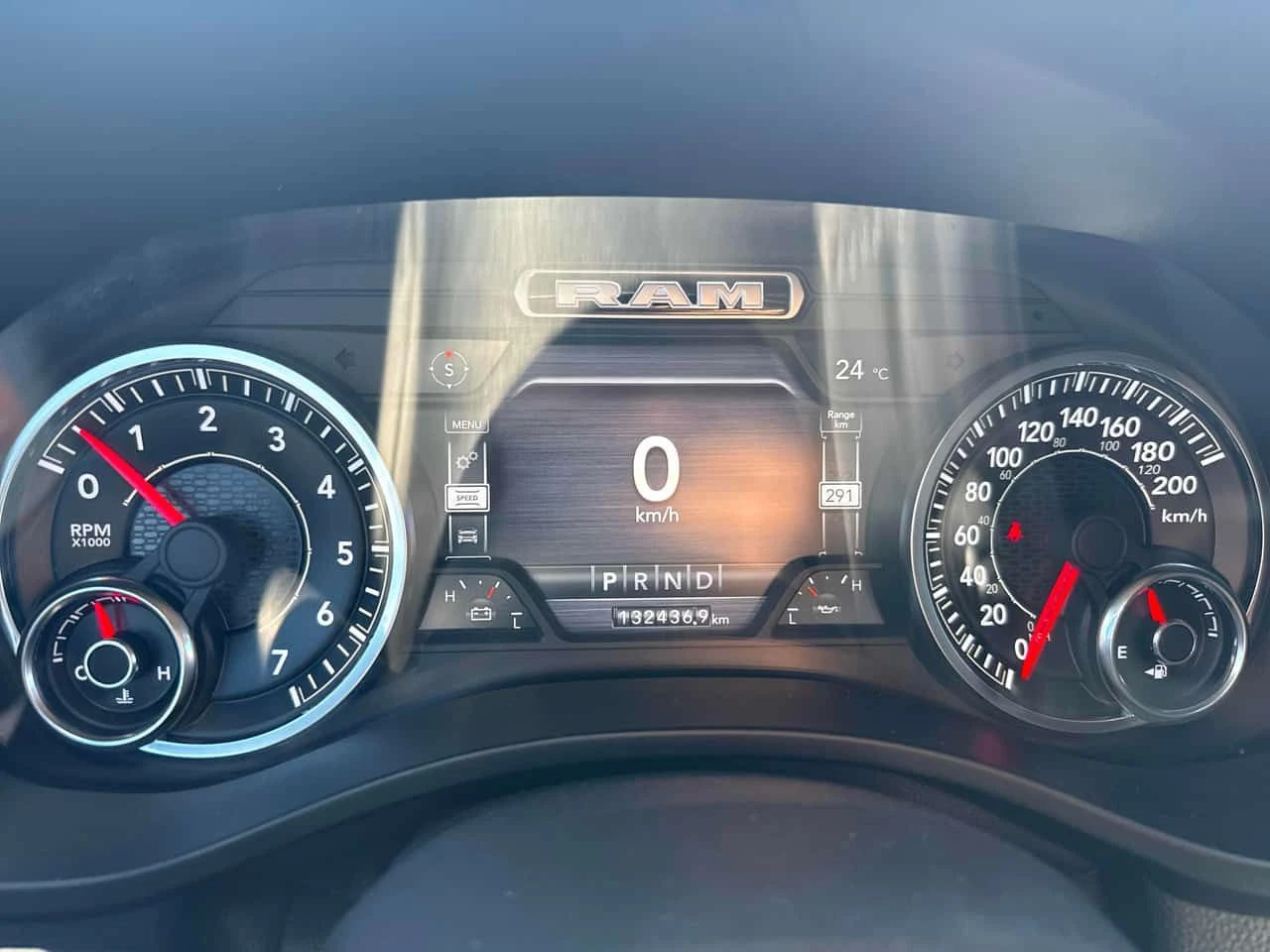 Dodge RAM 1500  Big Horn / CARFAX / АВТОКРЕДИТ , снимка 8 - Автомобили и джипове - 55548037