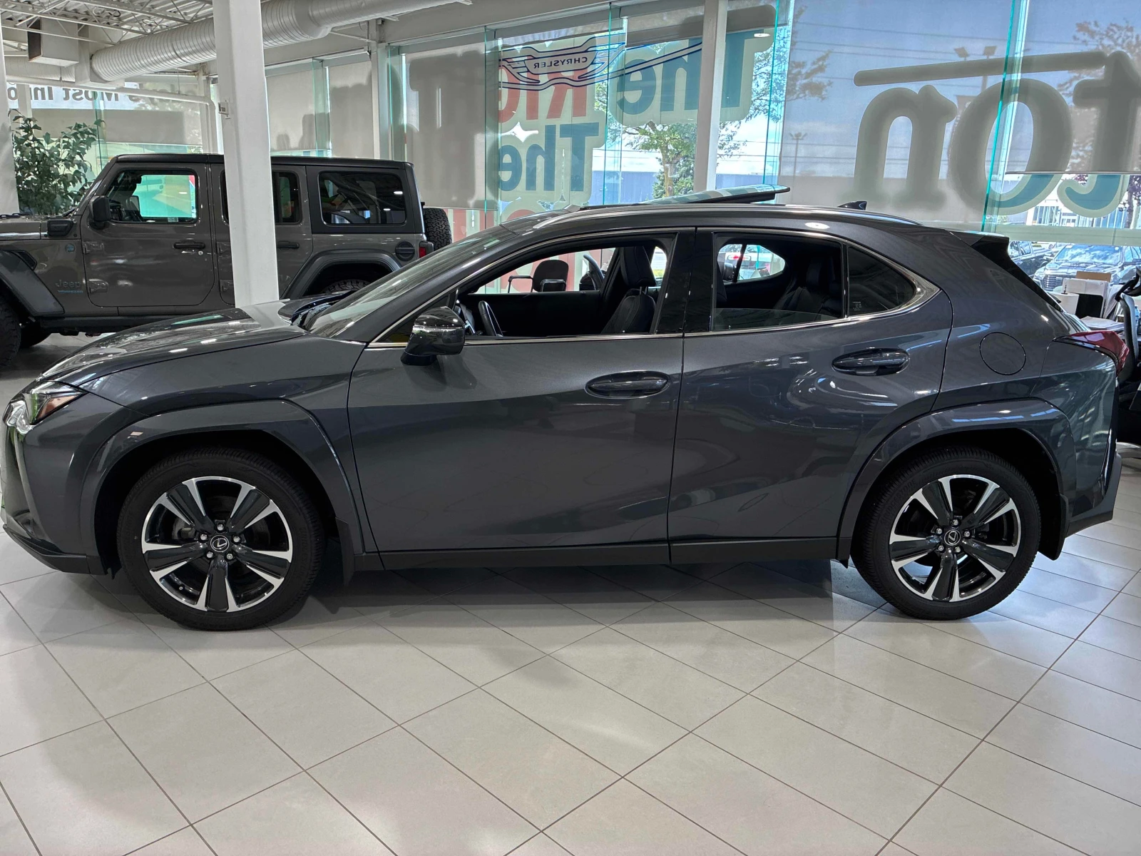 Lexus UX 300h  * CARFAX * ОПЦИЯ ЗА ФИНАНСИРАНЕ, снимка 2 - Автомобили и джипове - 55879826