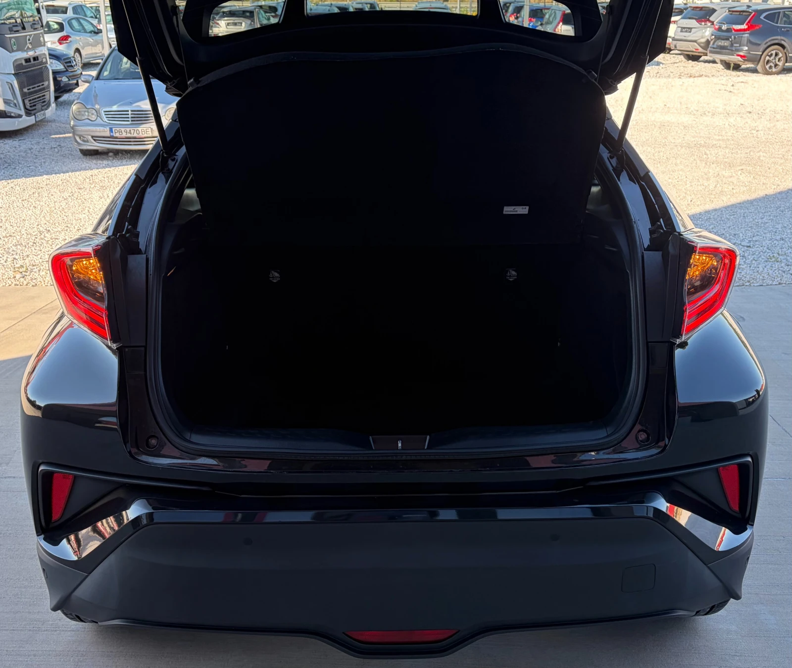 Toyota C-HR 1.8 Hybrid , снимка 10 - Автомобили и джипове - 56093928