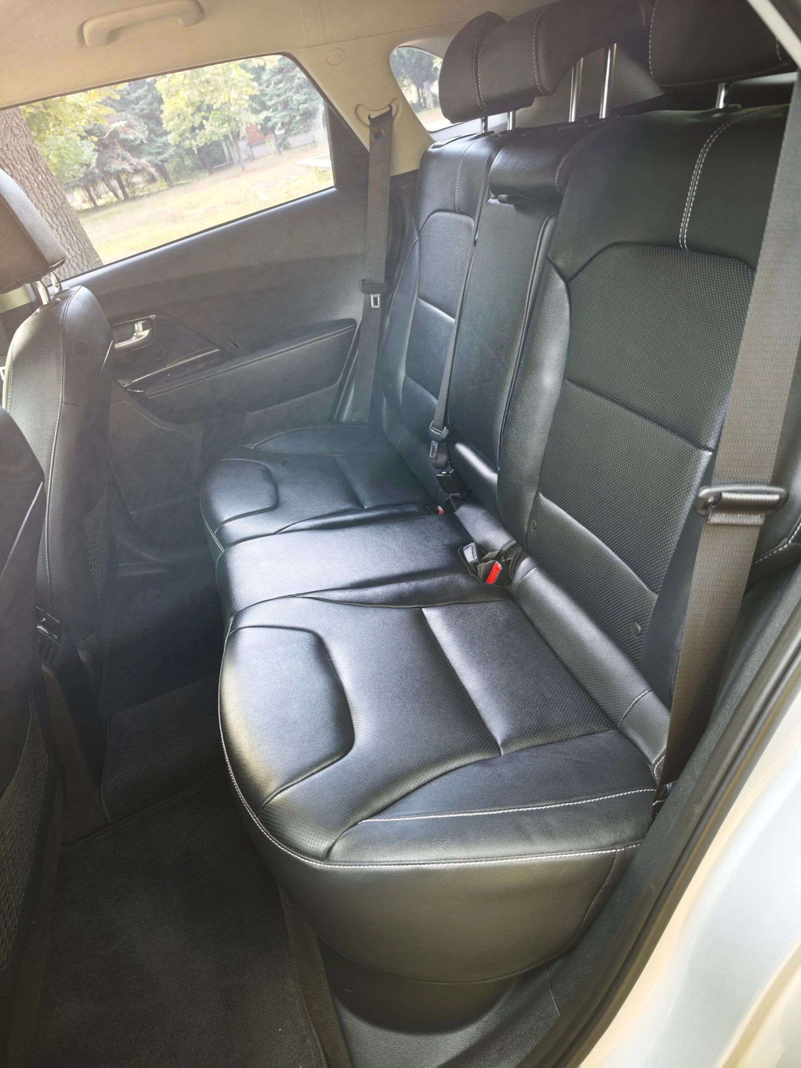 Kia Niro 64 kW, снимка 17 - Автомобили и джипове - 56288792