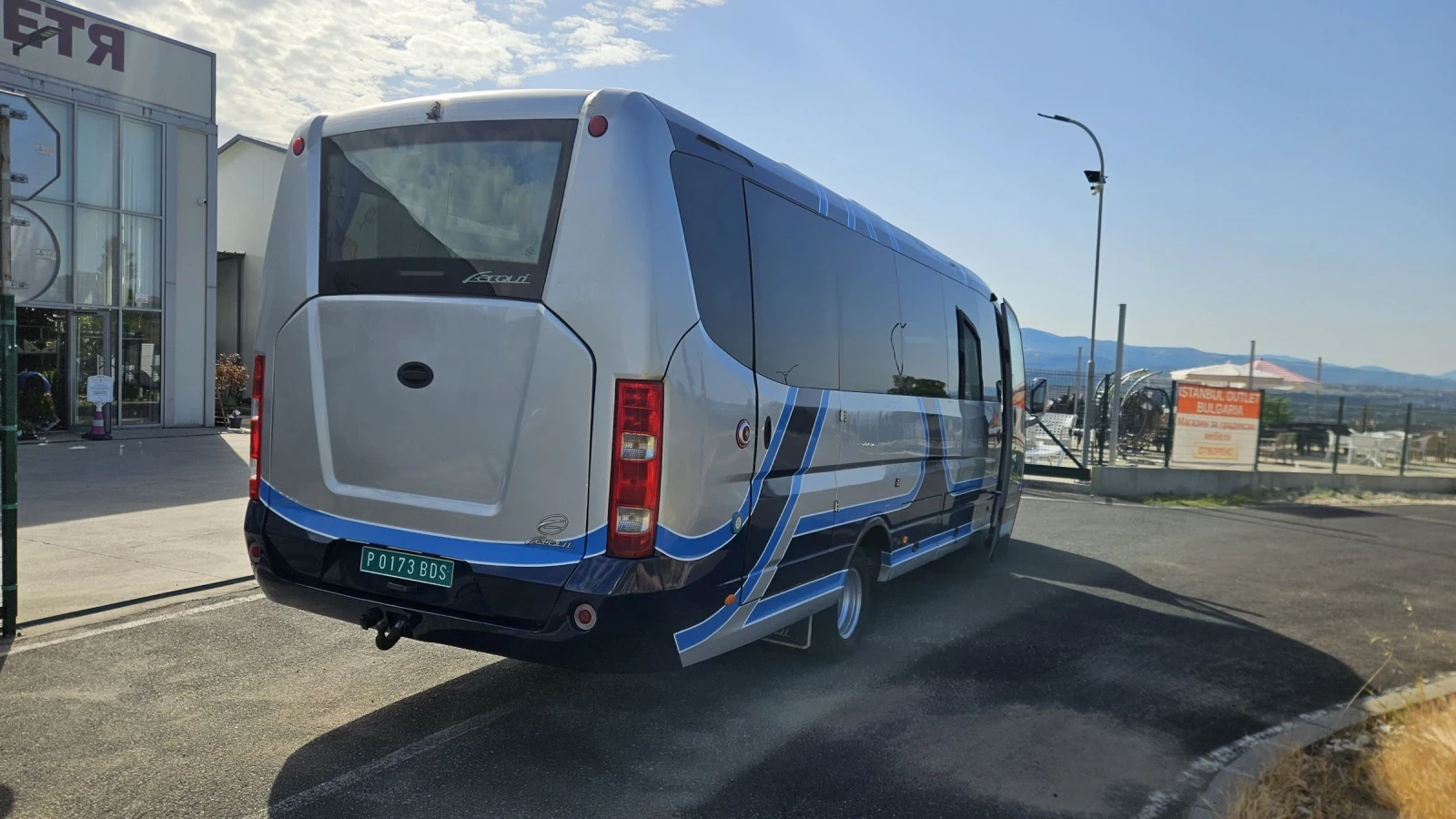 Iveco Daily 70C 29 места, стъклопакет, двоен климатик, снимка 4 - Бусове и автобуси - 55305449