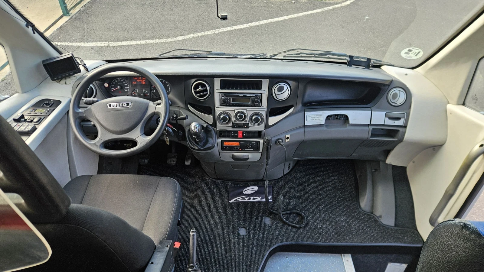 Iveco Daily 70C 29 места, стъклопакет, двоен климатик, снимка 8 - Бусове и автобуси - 55305449