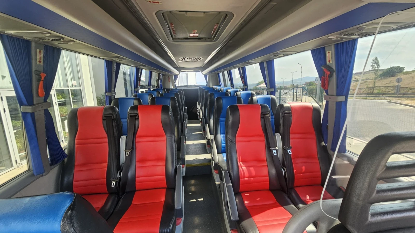 Iveco Daily 70C 28 места, стъклопакет, двоен климатик, 2 броя, снимка 10 - Бусове и автобуси - 55305449
