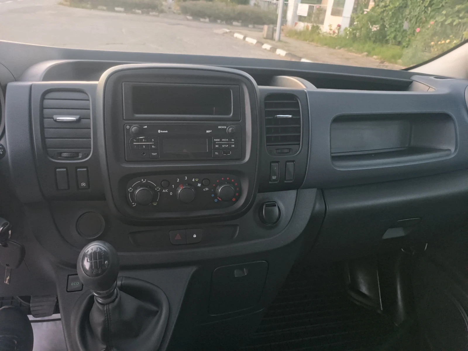Opel Vivaro НОВ ВНОС , снимка 11 - Бусове и автобуси - 55513486