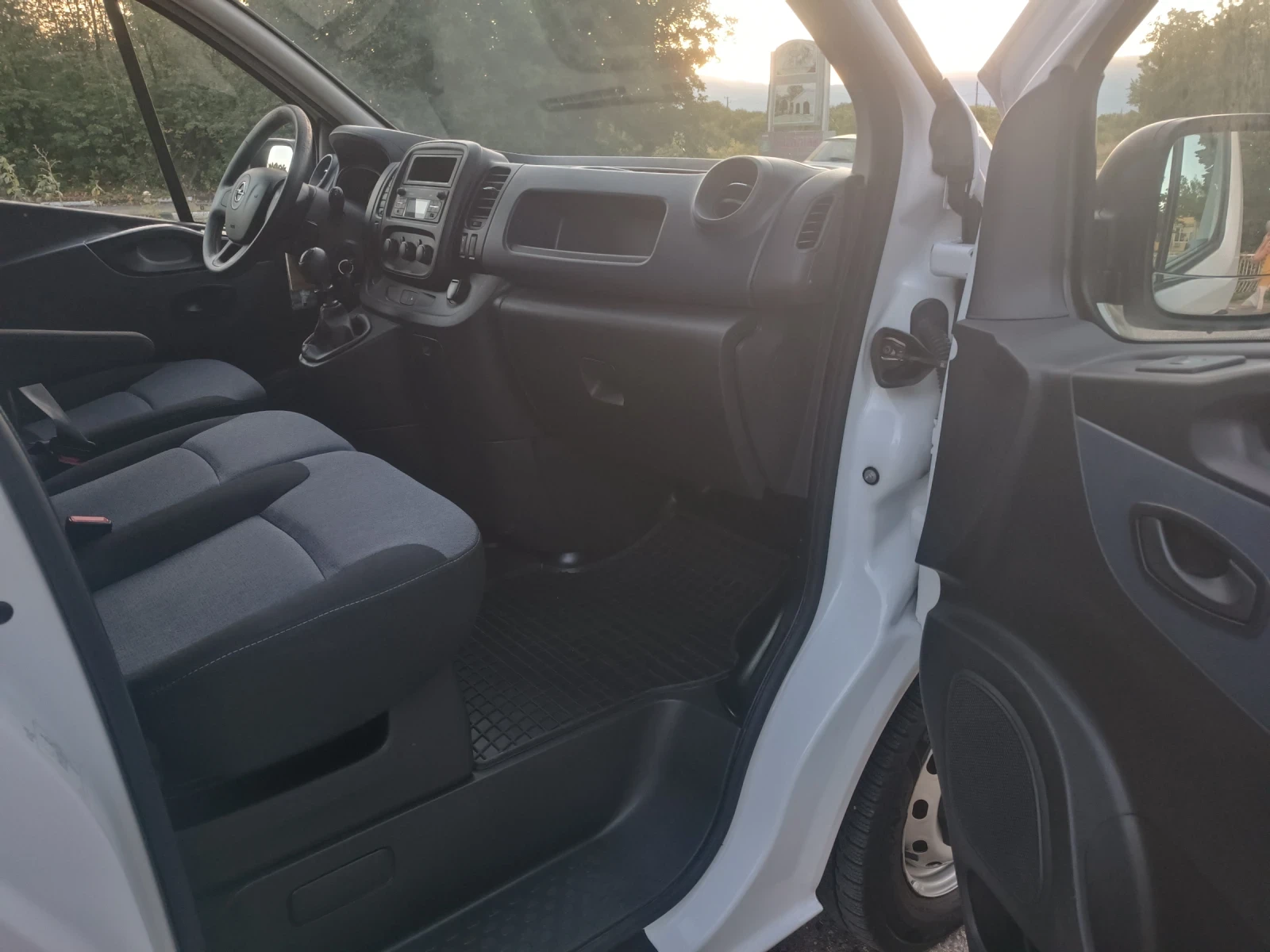 Opel Vivaro НОВ ВНОС , снимка 10 - Бусове и автобуси - 55513486