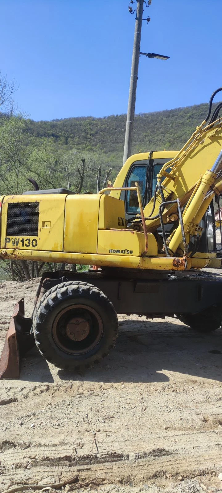 Багер Komatsu PW 130, снимка 2 - Индустриална техника - 54155861