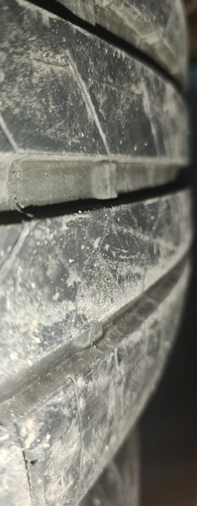 Гуми Летни 235/50R20, снимка 2 - Гуми и джанти - 52410131