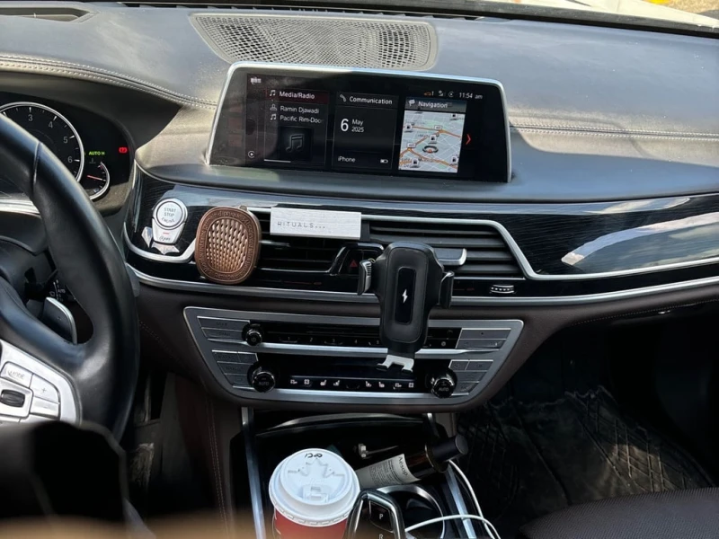 BMW 750 750i xDrive  CARFAX, снимка 9 - Автомобили и джипове - 53303878