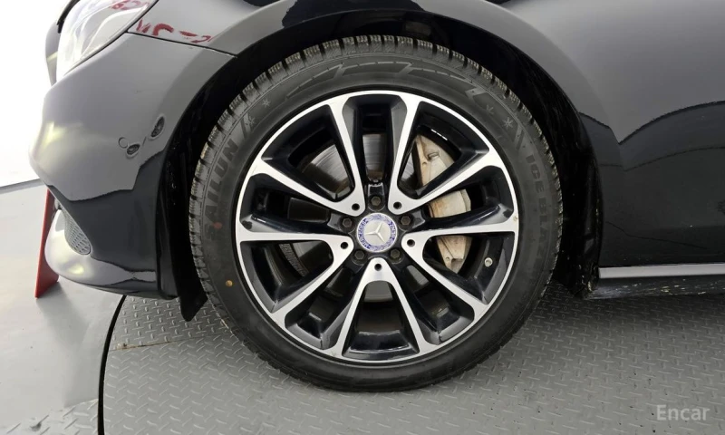 Mercedes-Benz C 300, снимка 5 - Автомобили и джипове - 53584598