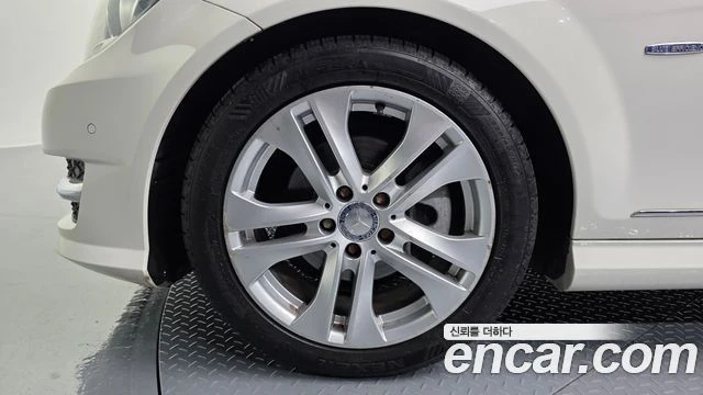 Mercedes-Benz C 200, снимка 5 - Автомобили и джипове - 56077526
